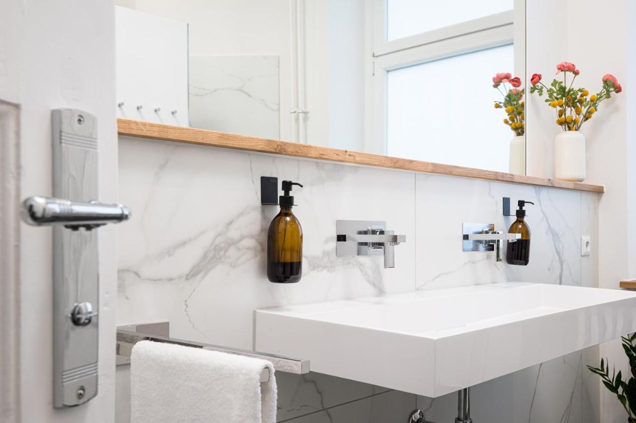 Riesiges Apartment Nahe Kudamm Sehr Schoner Altbau 123M2 Gross 12 Gaste Berlin Dış mekan fotoğraf